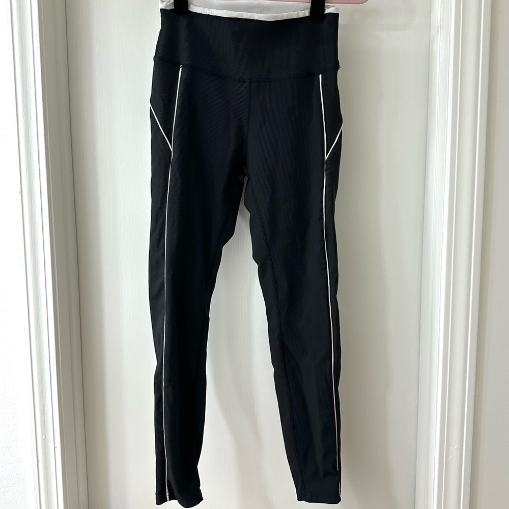 Wilo Black & White Ribbed Outline Leggings, Size S